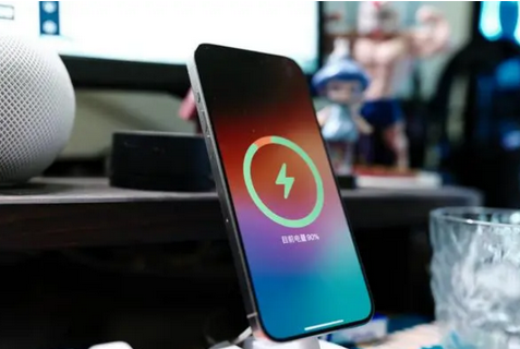 汉阳苹果15换屏服务分享用什么充电器给iPhone15充电更好 